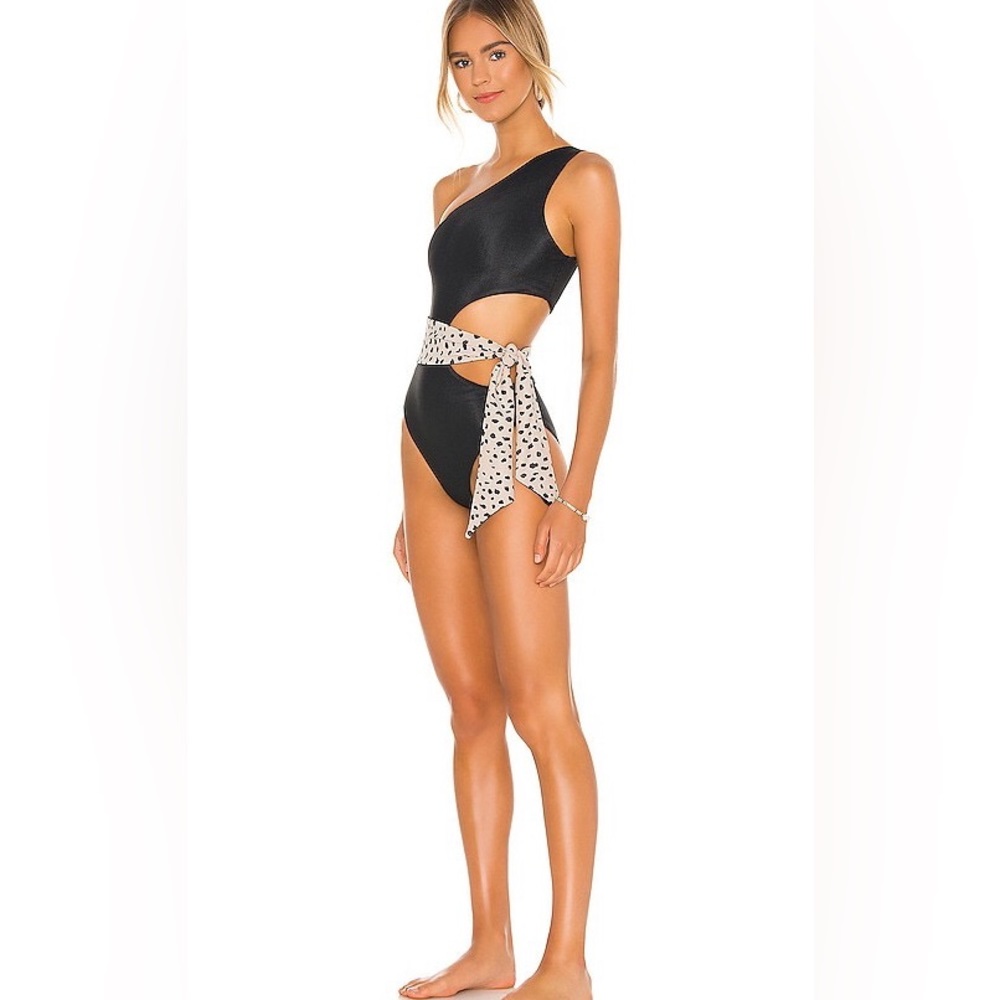 NWT BEACH RIOT Carlie One Piece in Taupe Spot - Picture 2 of 6